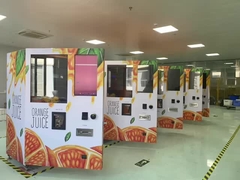 Chargement automatique du jus d'orange fraîchement pressé