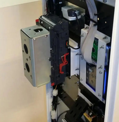 Le distributeur automatique combiné d'hôpital 350W a adapté la couleur aux besoins du client pour le fruit Juice Snack